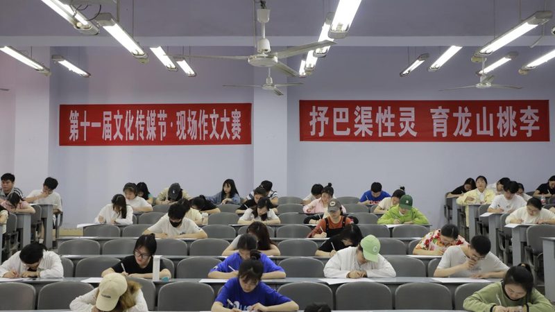 编导岗位：文化传媒公司招聘的“幕后英雄”**